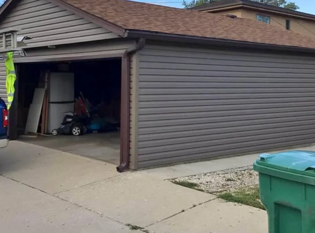 Vinyl siding with seamless gutter and downspout on a detached garage in Eau Claire, WI